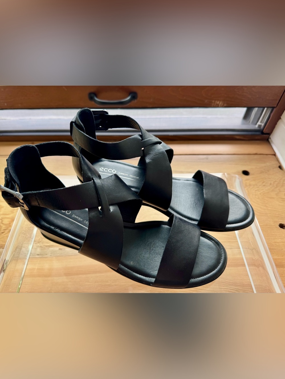 Ecco Black Leather Crossover Strap Sandals